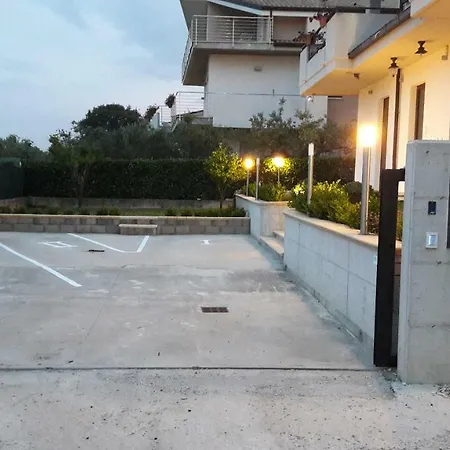 Olganna Con Parcheggi Privati 4*
