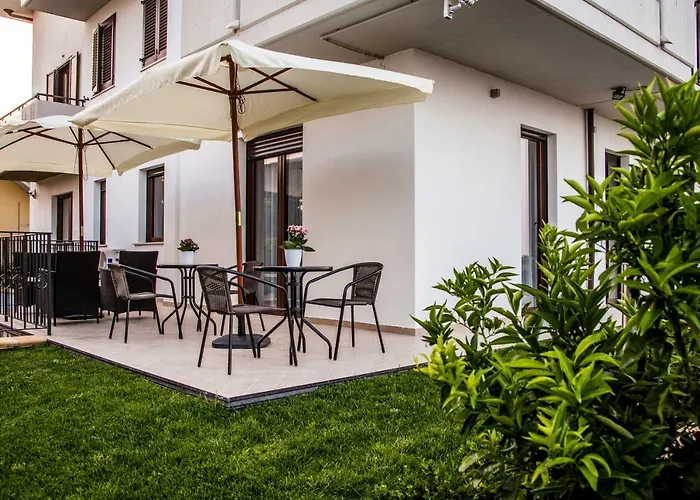 Olganna Con Parcheggi Privati לינה וארוחת בוקר 4*